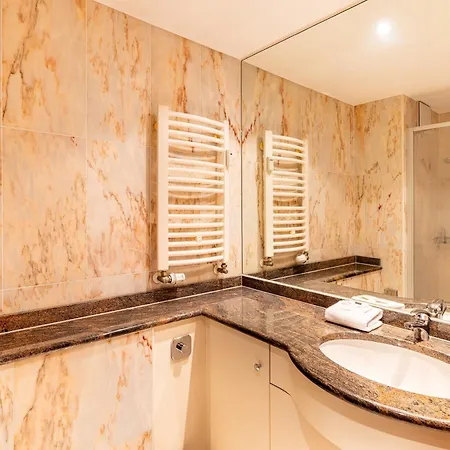 Seetelhotel Ostseeresidenz Bansin Mit Pool Und Unmittelbarer Strandnaehe