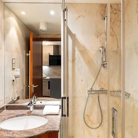 Seetelhotel Ostseeresidenz Bansin Mit Pool Und Unmittelbarer Strandnaehe